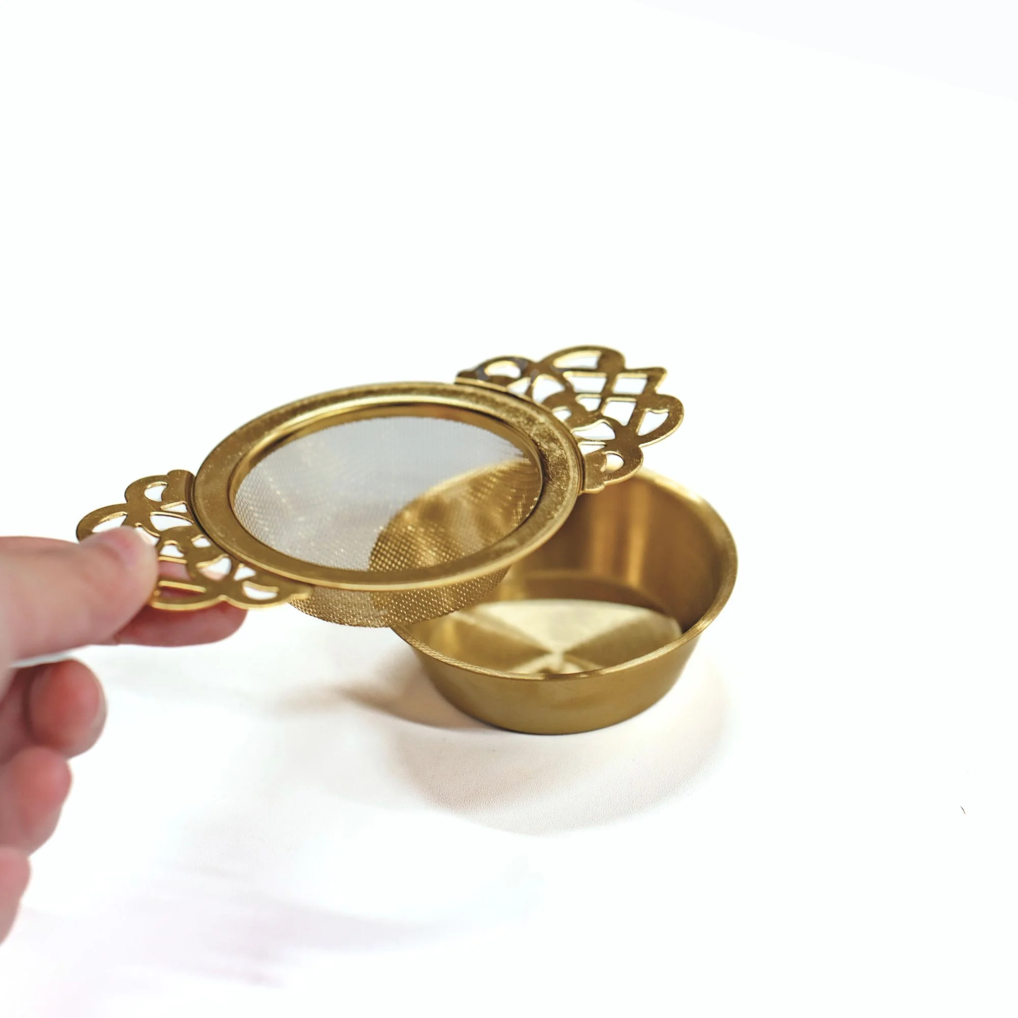 tea strainer with drip tray